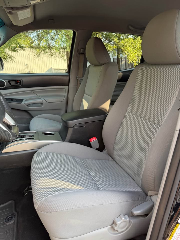 2014 Toyota Tacoma Crew Cab 4x4 photo 10