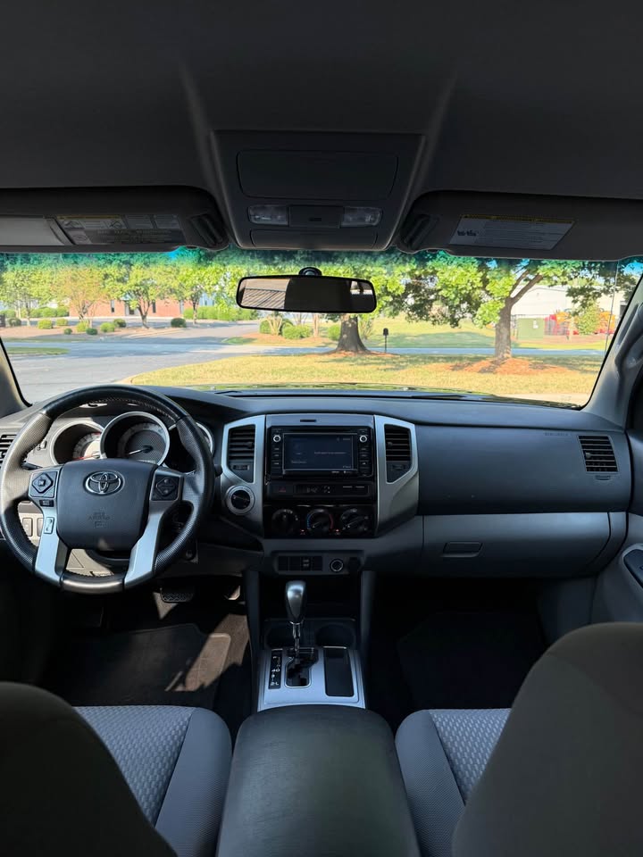 2014 Toyota Tacoma Crew Cab 4x4 photo 12