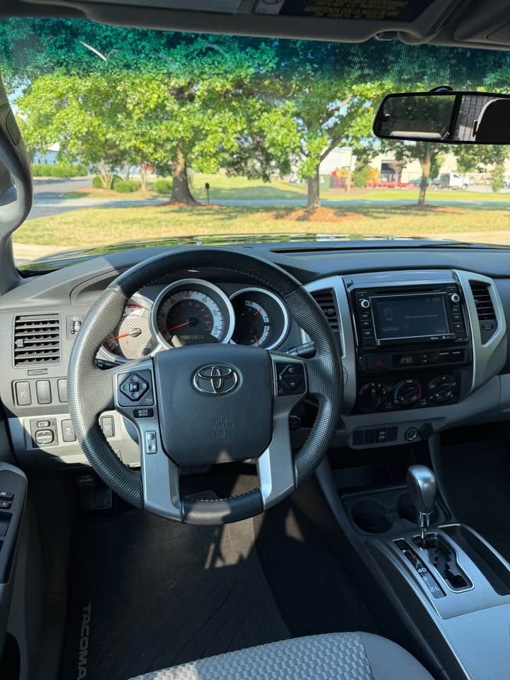 2014 Toyota Tacoma Crew Cab 4x4 photo 13