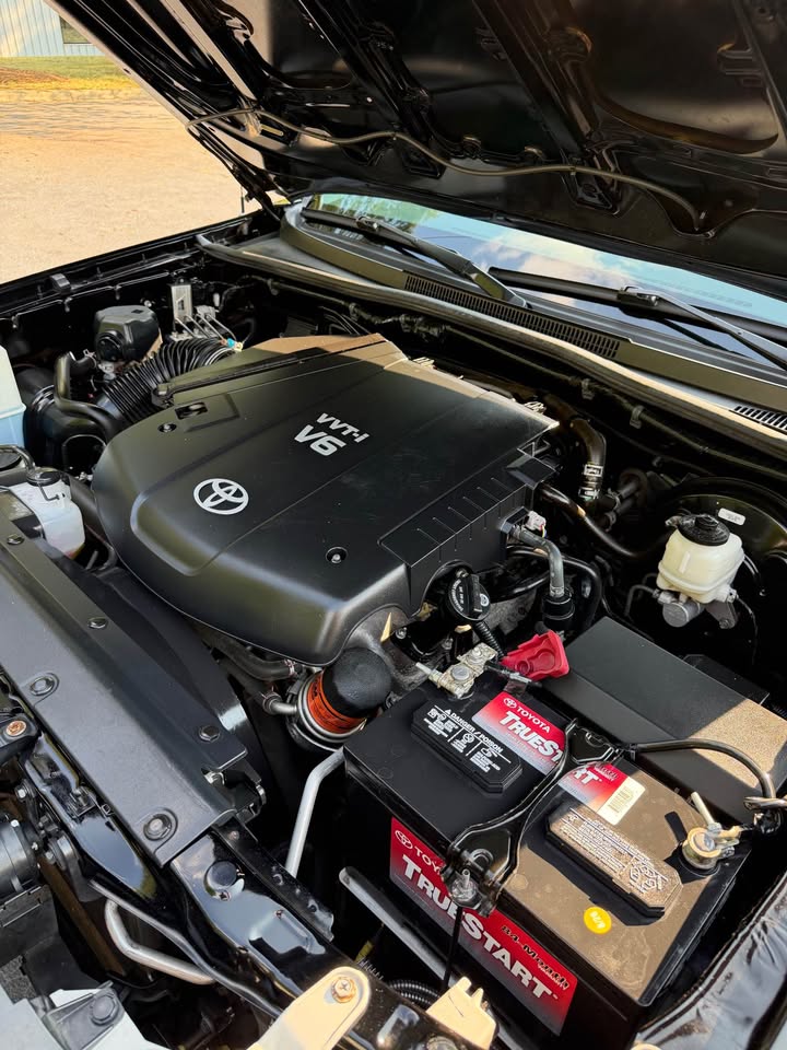 2014 Toyota Tacoma Crew Cab 4x4 photo 18