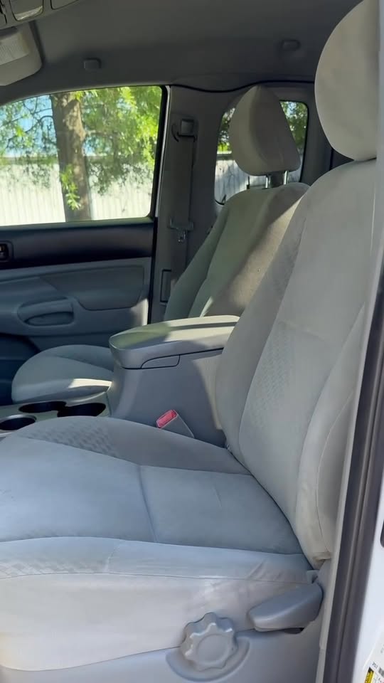 2011 Toyota Tacoma photo 2