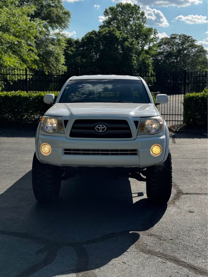 2011 Toyota Tacoma photo 3