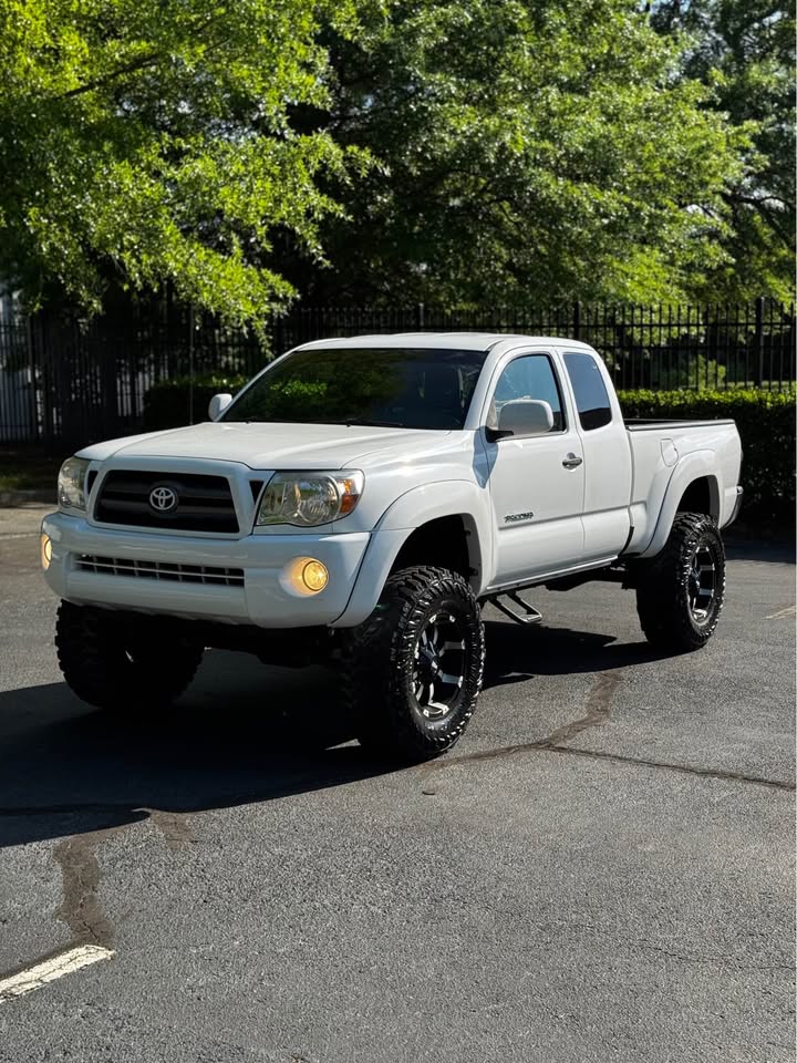 2011 Toyota Tacoma photo 4