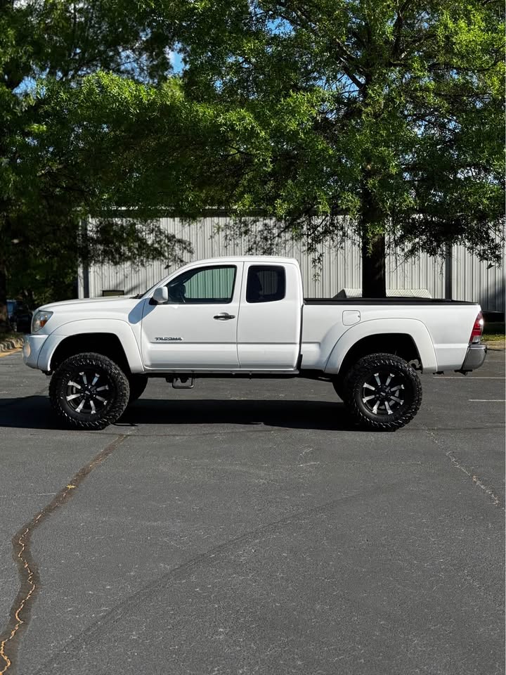 2011 Toyota Tacoma photo 5