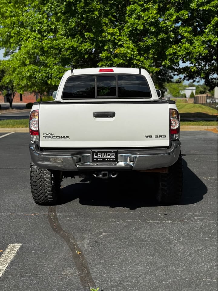 2011 Toyota Tacoma photo 7