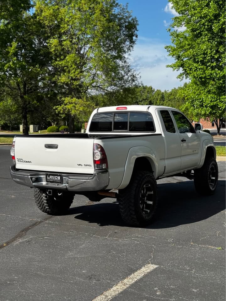 2011 Toyota Tacoma photo 8