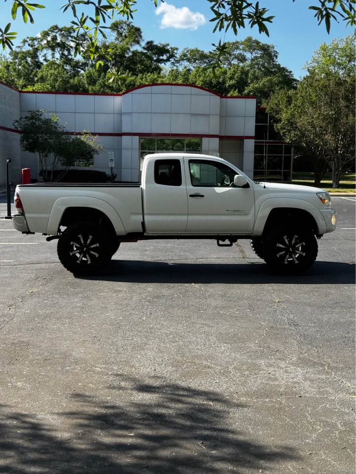 2011 Toyota Tacoma photo 9