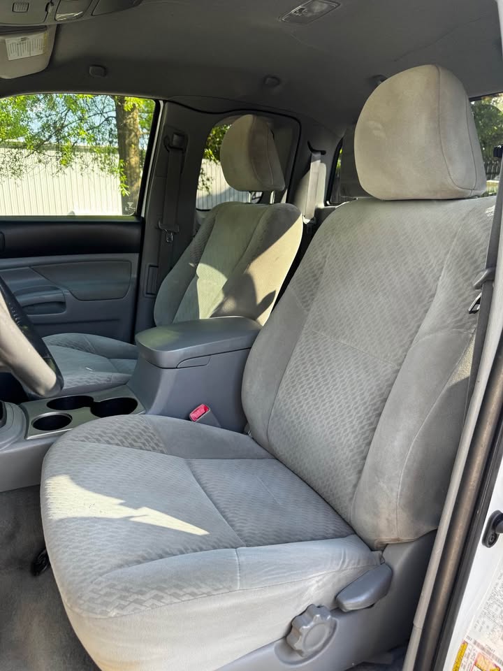 2011 Toyota Tacoma photo 11