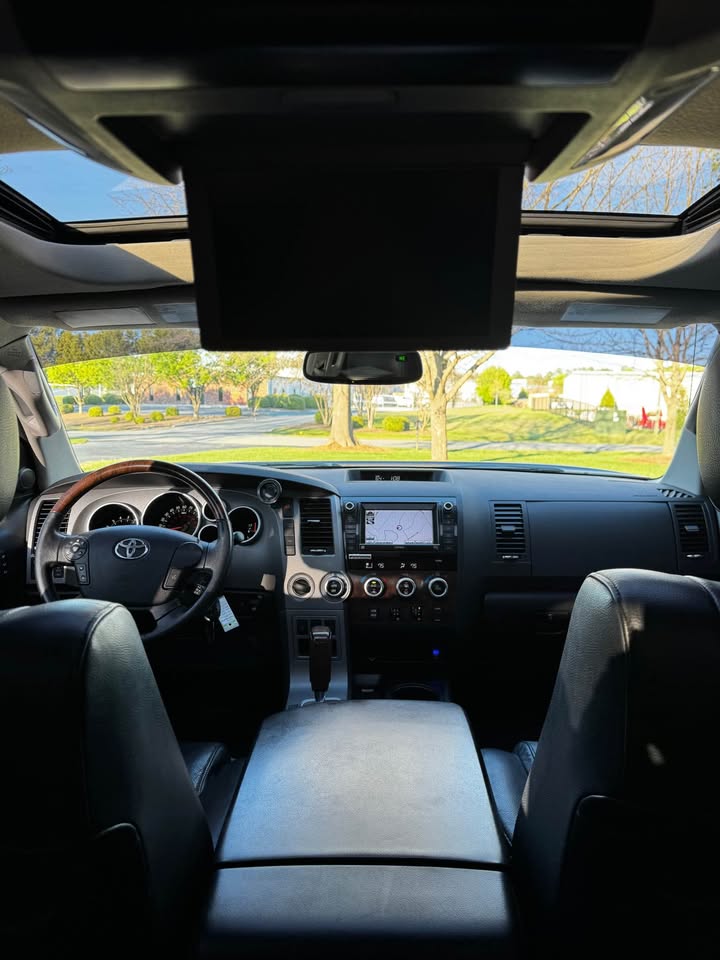2012 Toyota Tundra Platinum CrewMax photo 12