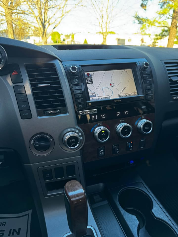 2012 Toyota Tundra Platinum CrewMax photo 14