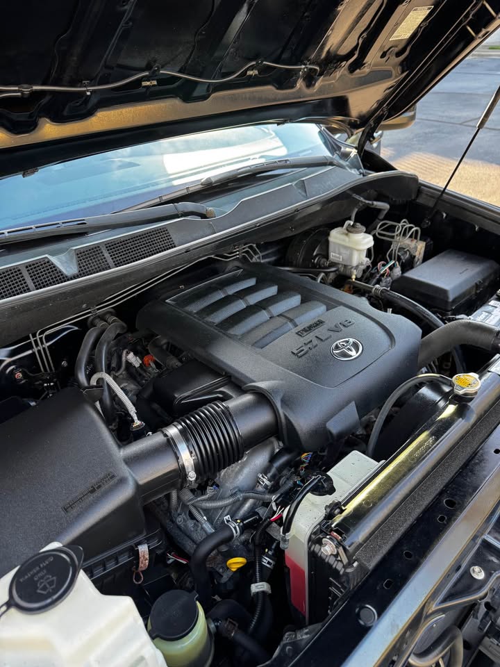 2012 Toyota Tundra Platinum CrewMax photo 19